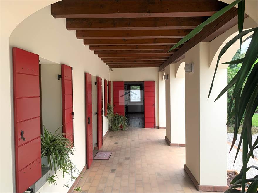 Portico taverna