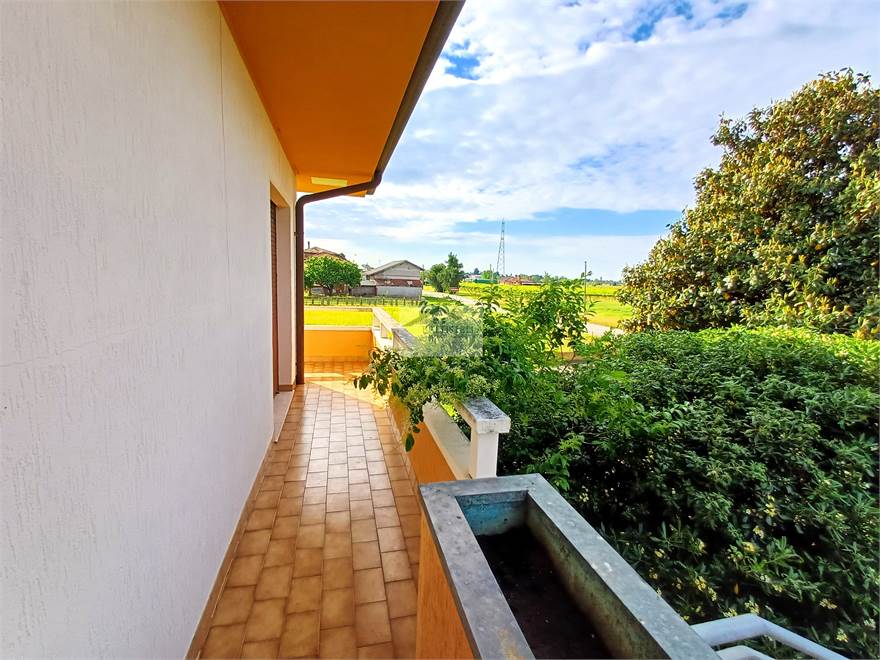 Terrazzo fronte casa