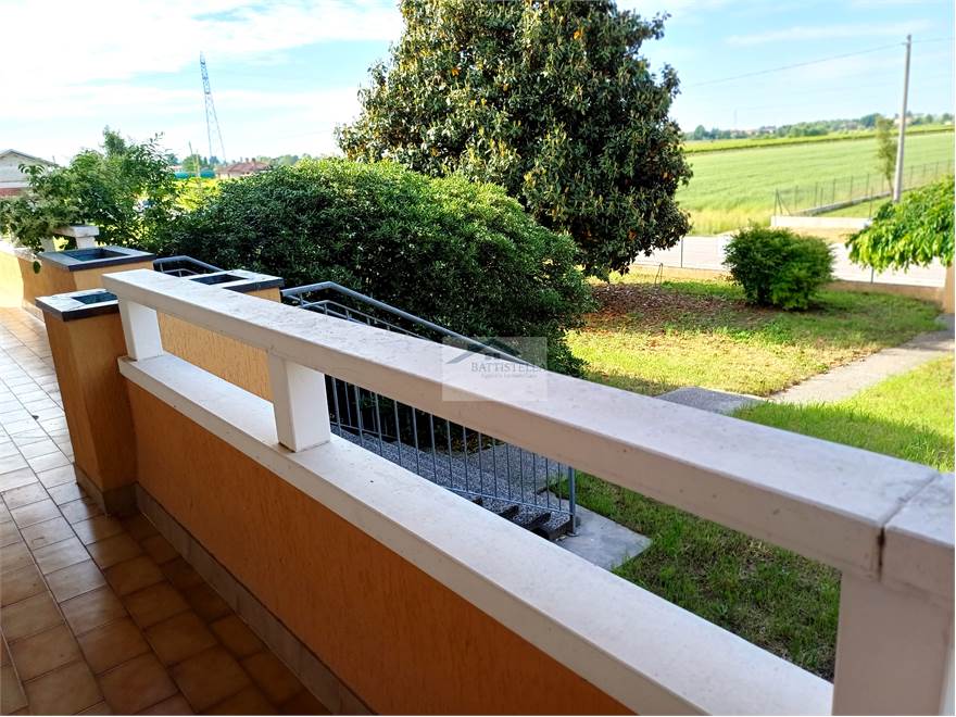 Terrazzo fronte casa