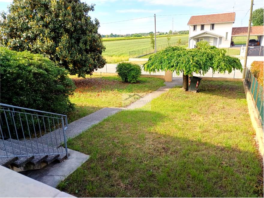 Giardino fronte casa