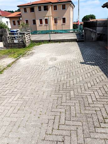 Posto auto esterno
