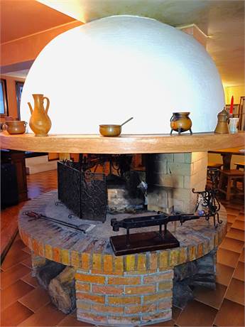 Taverna caminetto circolare