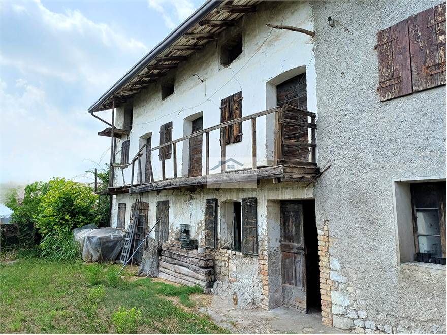 Esterno vecchia stalla